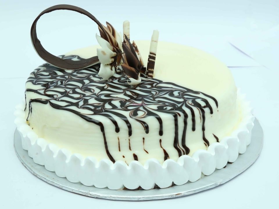 Dark Vancho Premium Cake – Cakes Studio